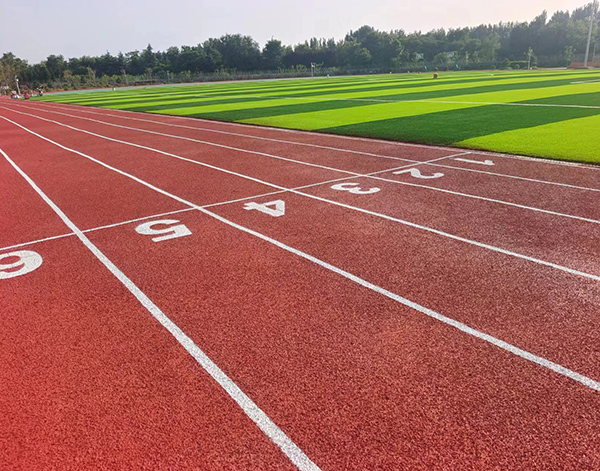 夏季高溫天氣下，塑膠跑道如何維護(hù)？